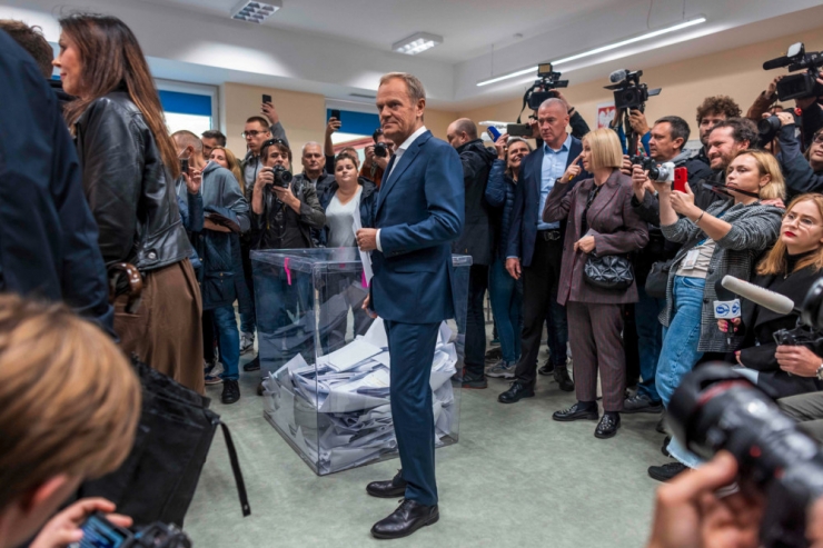 Polen / Lange Schlangen vor den Wahllokalen: Im liberalen Poznan geht die Taktik der Opposition auf