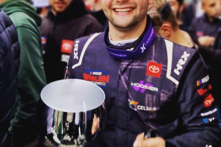 Erst zwei Stunden nach Rennende bekam Gil Linster seine Siegertrophäe