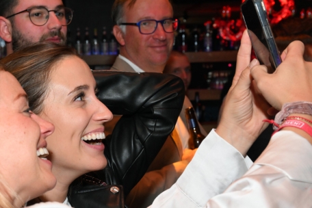 Neuer Shooting-Star, jetzt auch im Parlament: Liz Braz (Mitte)