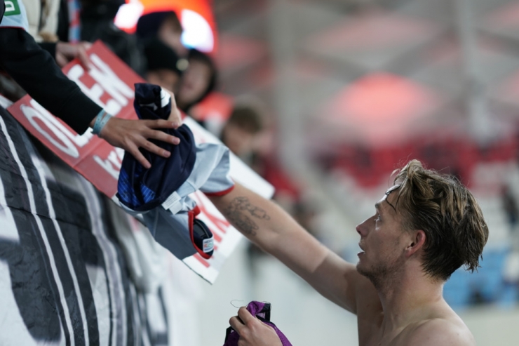 Editorial / Fußball und Gewissensfragen: Stolze Katerstimmung 