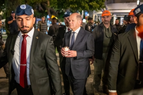 Israel / Scholz muss Regierungsmaschine wegen Raketenalarm verlassen