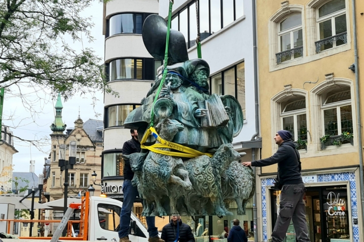 Restaurierungsarbeiten / Pause für den „Hämmelsmarsch“: Skulptur wird in Fachwerkstatt nahe Paris transportiert