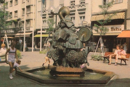 Ansichtskarte der Messagerie Paul Kraus von zirka 1995: Hier erstrahlte die Skulptur noch in ihrem ursprünglichen Glanz