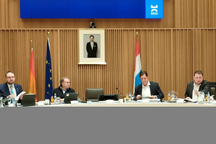 Escher Gemeinderat / Schulen, Steuern, „Hoplr“ und ein Abwesender