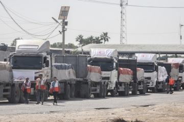 Grenze kurz geöffnet / Erste Hilfslieferungen für Zivilbevölkerung im Gazastreifen eingetroffen