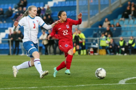 Nationalmannschaft / Amy Thompson über Klischees: „Ihr Trainer hatte gesagt, Fußball sei nichts für Mädchen“ 