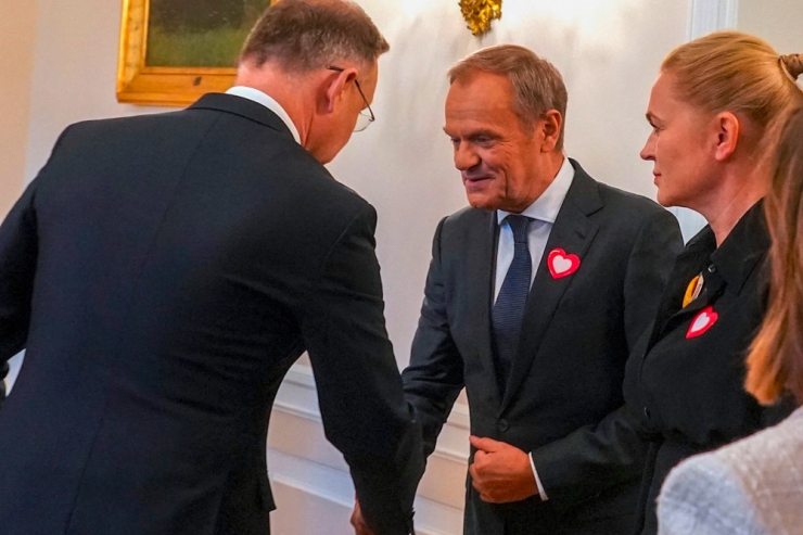 Polen / Einigung auf Donald Tusk als Premier: Tauziehen zwischen PiS und Opposition um Regierungsbildung