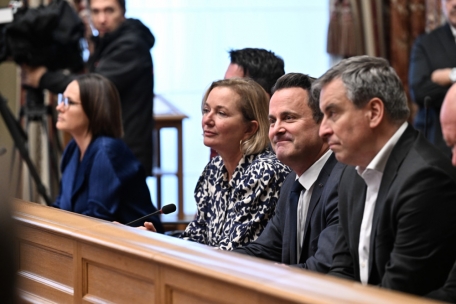 Auf der Regierungsbank: Yuriko Backes, Lex Delles (verdeckt), Paulette Lenert, Xavier Bettel und Claude Meisch (von links)
