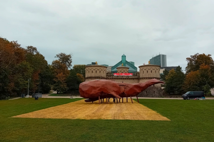 Kunstecke / „The Rebellion“ by Atelier Van Lieshout: Skulpturen als Denkanstoß für eine bessere Welt
