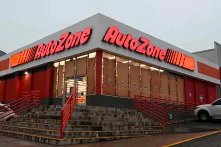 Ein Geschäft wird für die Ankunft des Hurrikans „Otis“ in Acapulco, Bundesstaat Guerrero, Mexiko, am 24. Oktober 2023 geschützt