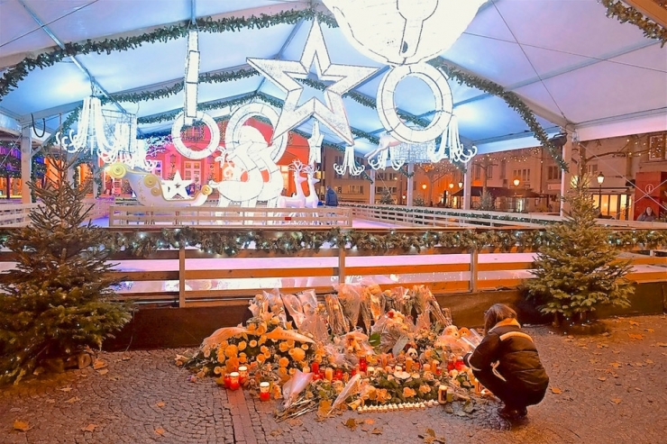 Eisskulptur-Unfall / Vier Jahre nach Tod eines Zweijährigen: Staatsanwaltschaft will zehn Verfahren wegen fahrlässiger Tötung erreichen