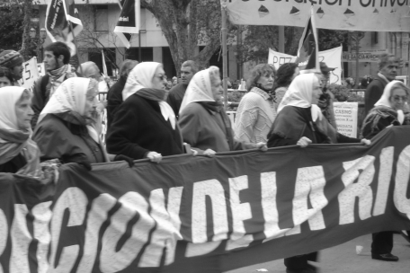 Erinnerungskultur / Unterschiedliche Wege der Vergangenheitsbewältigung