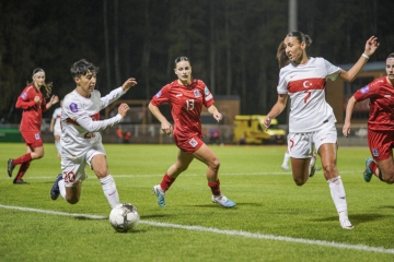 Frauen-Nations-League / „Erwarte mir eine andere Einstellung“: Trainer Santos vor dem Spiel gegen die Türkei