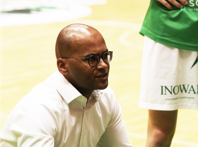 Basketball / Der Baum brennt in Hostert