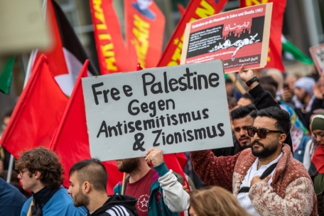 Antisemitismus, Kolonialismus & Co. / Was hinter den Worten steckt: Eine Orientierungshilfe im Nahost-Konflikt