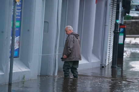 In Großbritannien ist am Mittwoch der Kanal der Stadt Sugar Island über die Ufer getreten