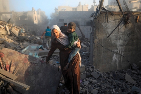 Die fortschreitenden Zerstörungen und anhaltenden Bombardements machen ein Leben im Gazastreifen zunehmend unerträglich
