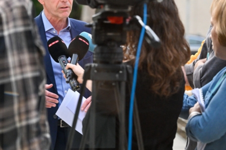 Luc Frieden musste ausgerechnet an einem Freitag, den 13. die Hiobsbotschaft der schiefen Haushaltslage überbringen