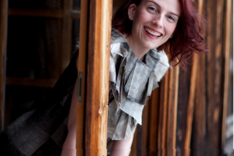 Alain spannt den Bogen / Catherine Kontz, Leiterin der Rainy Days 2023: „Wir wollen Räume zum Klingen bringen“