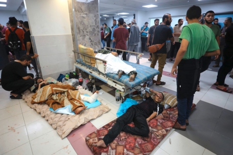 Verwundete Palästinenser werden am 7. November 2023 im Al-Shifa-Krankenhaus in Gaza-Stadt behandelt, inmitten der anhaltenden Kämpfe zwischen Israel und der palästinensischen Hamas-Bewegung