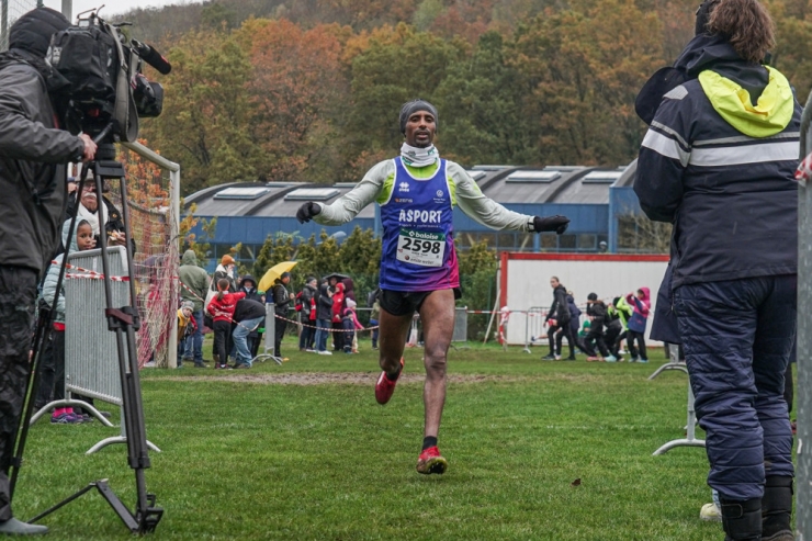 Leichtathletik / Yonas Kinde zum Auftakt der Cross-Saison im Alleingang