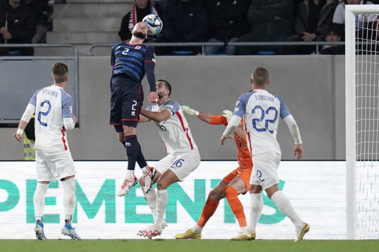 Im Ausland / Auf nach Lipperscheid: Letzter Formcheck für die Nationalspieler