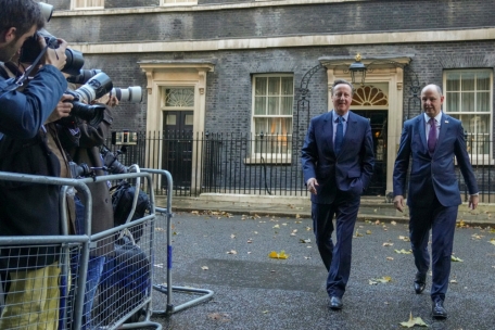 Großbritannien / Premier Sunak feuert Innenministerin und holt seinen Vorgänger Cameron ins Kabinett