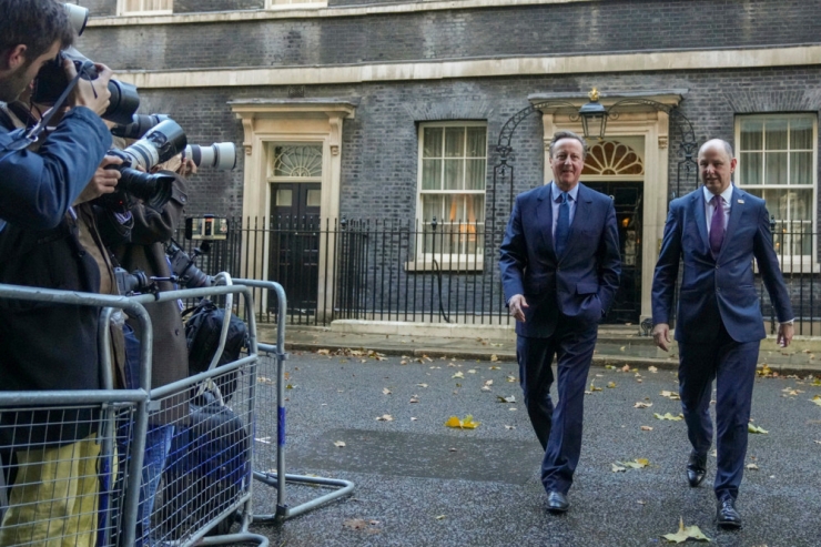 Großbritannien / Premier Sunak feuert Innenministerin und holt seinen Vorgänger Cameron ins Kabinett