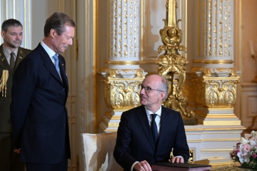 Fotos / Großherzog Henri vereidigt Luc Friedens Regierungsmannschaft