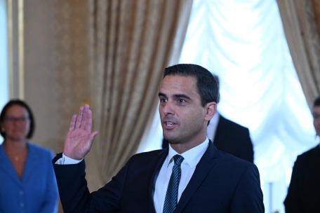 Max Hahn (DP): Familienminister, Minister für Immigration
