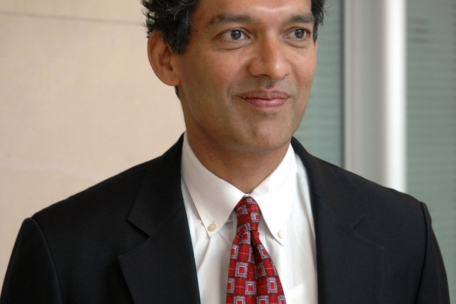 Eswar Prasad, Professor für Wirtschaftswissenschaften an der Cornell University, ist Senior Fellow an der „Brookings Institution" und Autor von „The Future of Money: How the Digital Revolution Is Transforming Currencies and Finance“ (Harvard University Press, 2021)
