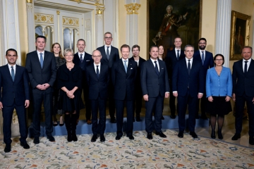 Koalitionsvertrag / Mit ChatGPT gegen die Arbeitenden: Opposition äußert sich zum geleakten Dokument