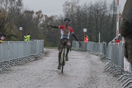 Cyclocross / Wenzel gewinnt Schlammschlacht auf Militärgelände
