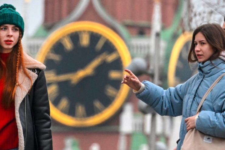 Erst gebären, dann lernen / Russlands Demografieproblem soll zulasten der Frauen gelöst werden