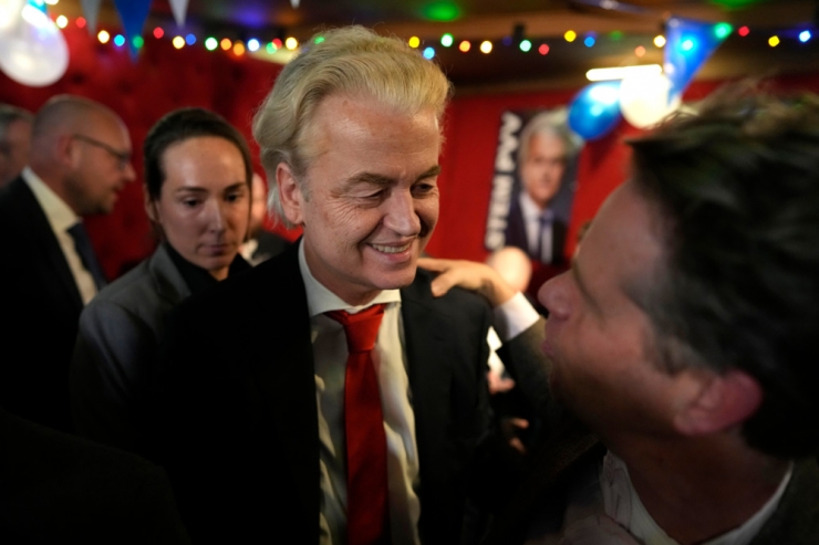 Parlamentswahlen / Rechtsruck in den Niederlanden: Rechtspopulist Wilders klarer Wahlsieger