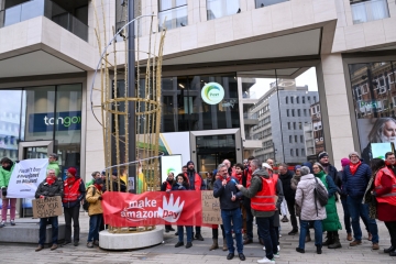 13 Vereinigungen / Amazon soll endlich zahlen – Protestaktion in Luxemburg-Stadt