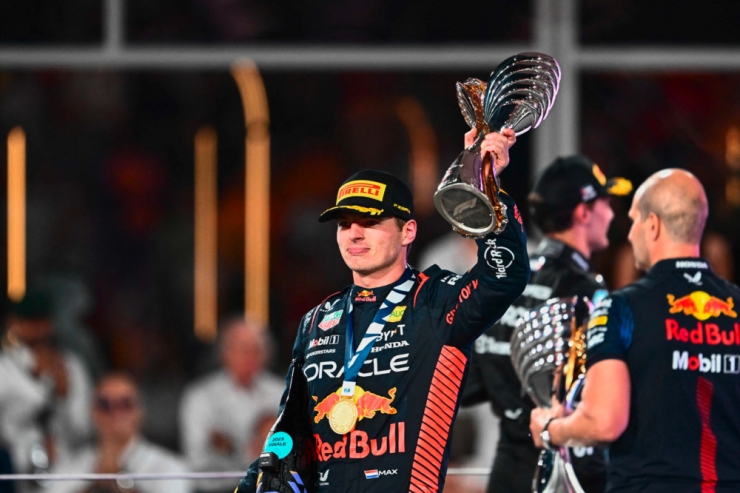Formel 1 / Verstappen-Feuerwerk auch in Abu Dhabi: Weltmeister lässt es nach Rekordsaison qualmen