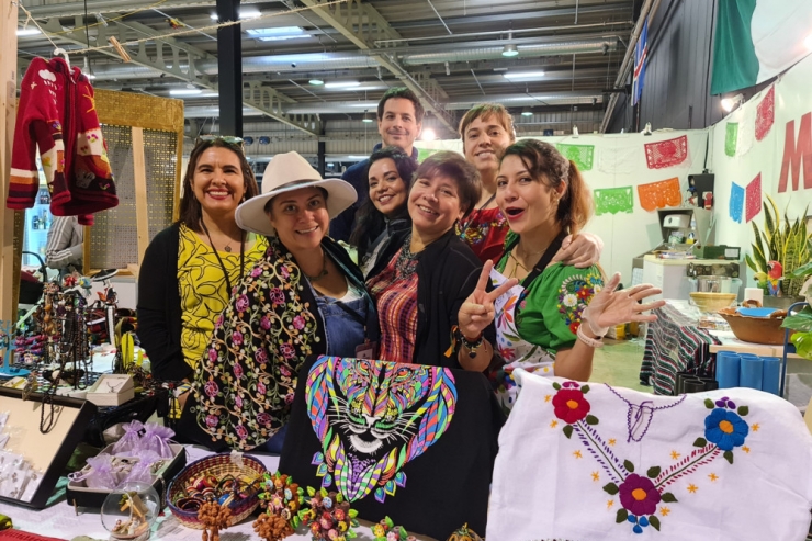 In drei Tagen um die Welt / Tausende Freiwilligenhände packten beim „Bazar international“ mit an