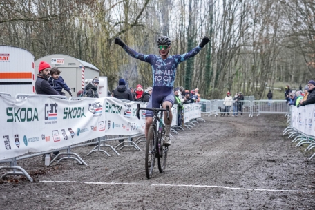 Radsport / Dritter Saisonsieg für Bettendorff: Skoda Cross Cup in Cessingen
