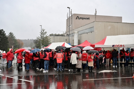 Streik / Belegschaft von Ampacet legt Arbeit nieder – „Wir wurden bedrängt und sogar belästigt“ 