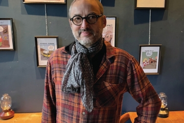 Portrait de Lindingre / Grains de folie: le dessinateur et auteur en résidence d’écriture à la Kulturfabrik