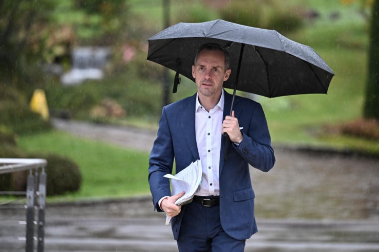 Editorial / Esch atmet auf