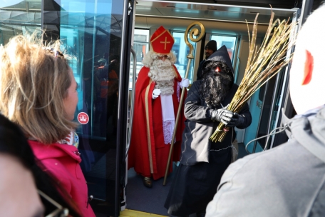 Luxemburg-Stadt / „Kleeschen on Tour“: Nikolaus zieht mit Knecht Ruprecht und Engeln durch die Hauptstadt