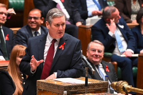 Großbritannien / „Ungerechtigkeit, Hunger und Elend“: Labour-Chef Starmer umgarnt apolitische Mittelschicht