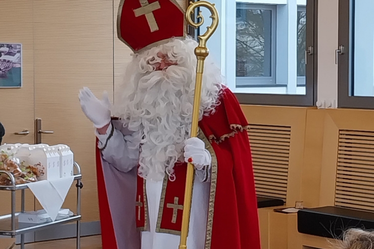 Budgetvorstellung mit dem „Kleeschen“ / Strassen will 2024 seine Investitionen leicht erhöhen