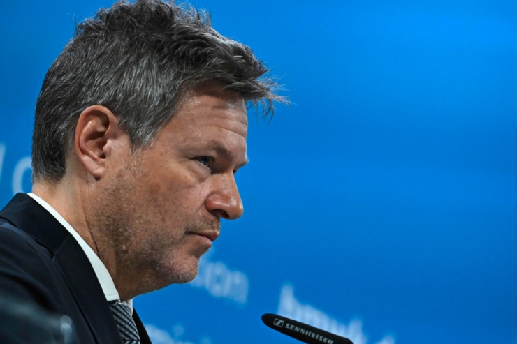 Deutschland / „Wer ein E-Auto bestellt hat, ist der Gelackmeierte“