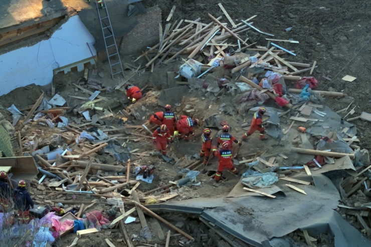 Warnung vor Nachbeben / Zahl der Toten bei Erdbeben in China auf mindestens 127 gestiegen