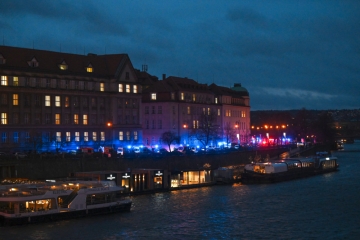 Großeinsatz / Schütze erschießt 15 Menschen an Prager Universität
