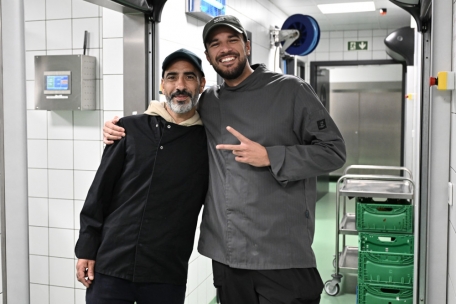 Sozialpädagoge Maxime De Azevedo (r.) ist eine gute Atmosphäre wichtig