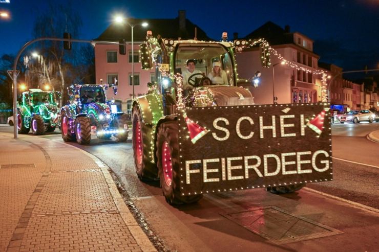 Bildergalerie / Jungbauern rollen die Weihnachtsstimmung durch Luxemburg